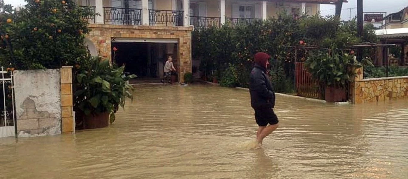 Πλημμύρισε η Ζάκυνθος από την κακοκαιρία (φωτο)